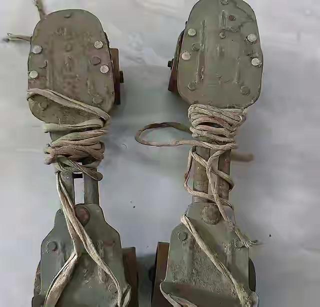 铁鞋踏雪行，古道任风尘。八零后有没有印象？当年的滑冰场是不是这双鞋你穿过吗？