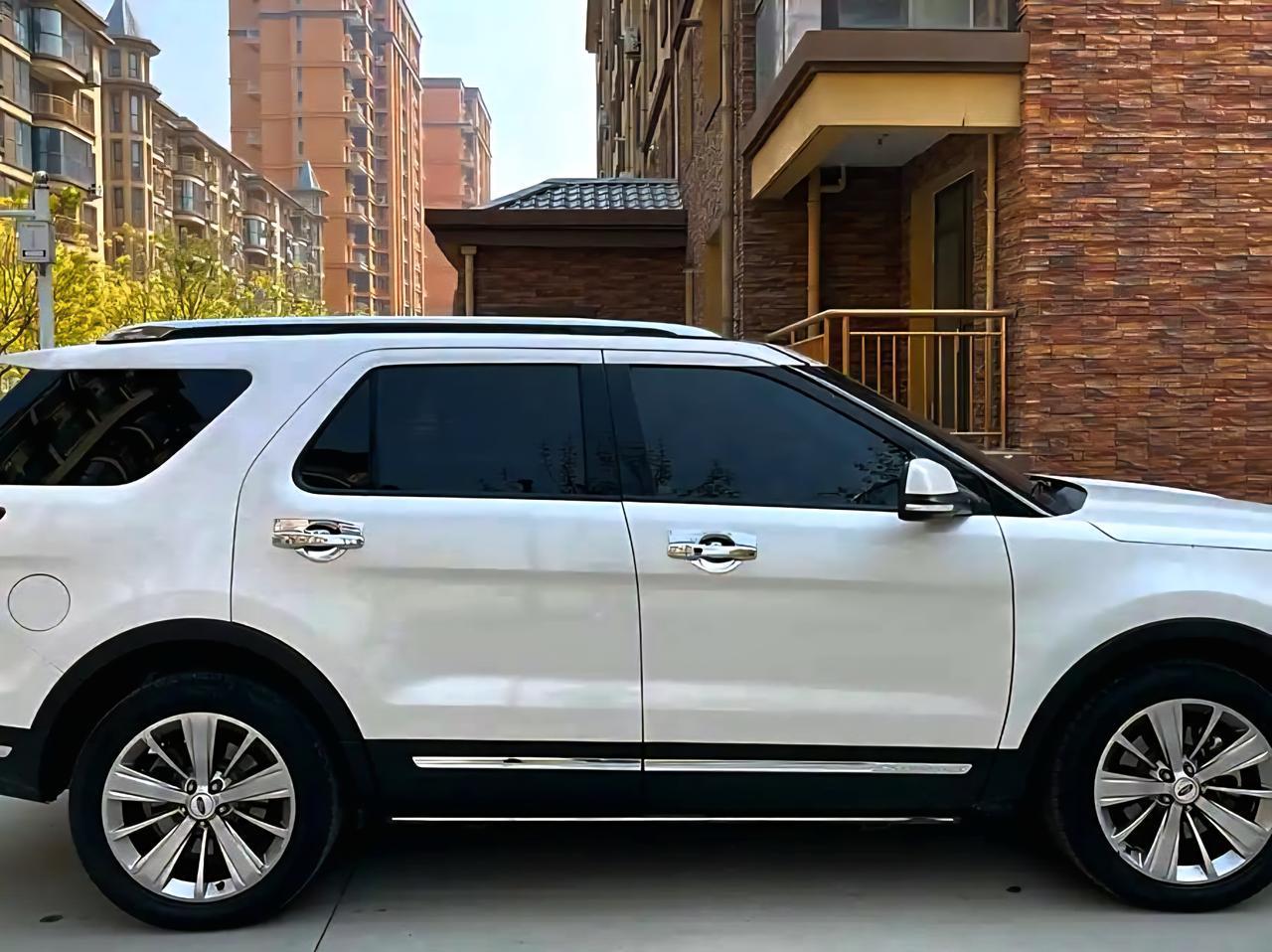 但是2.7t顶级型。我只推荐那一个版本。其他的就都不推荐了。18款2.7t顶级型