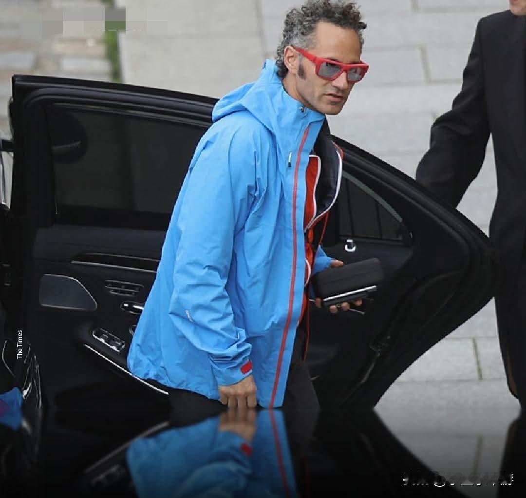 亚历克斯·卡普是一位美国亿万富豪企业家，是软件公司 Palantir Techn