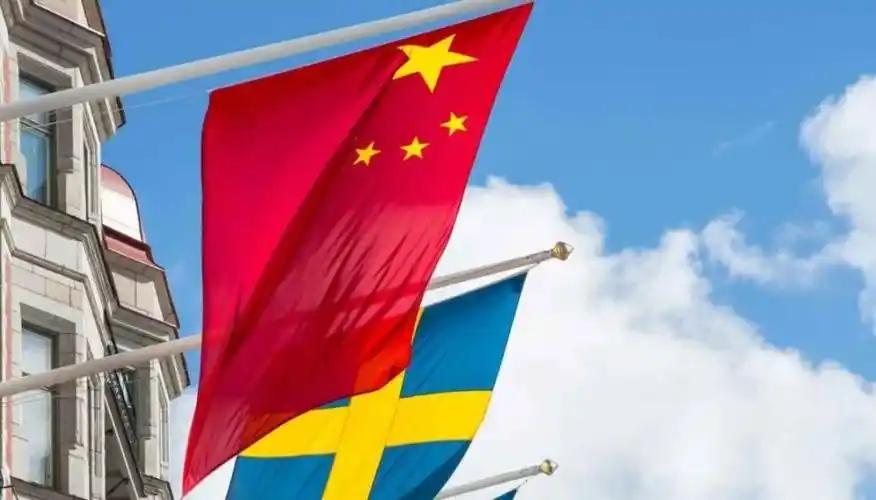 瑞典是一个极度反华的国家，到现在它已经完全关闭了我们曾经在那里建立的孔子学院，同