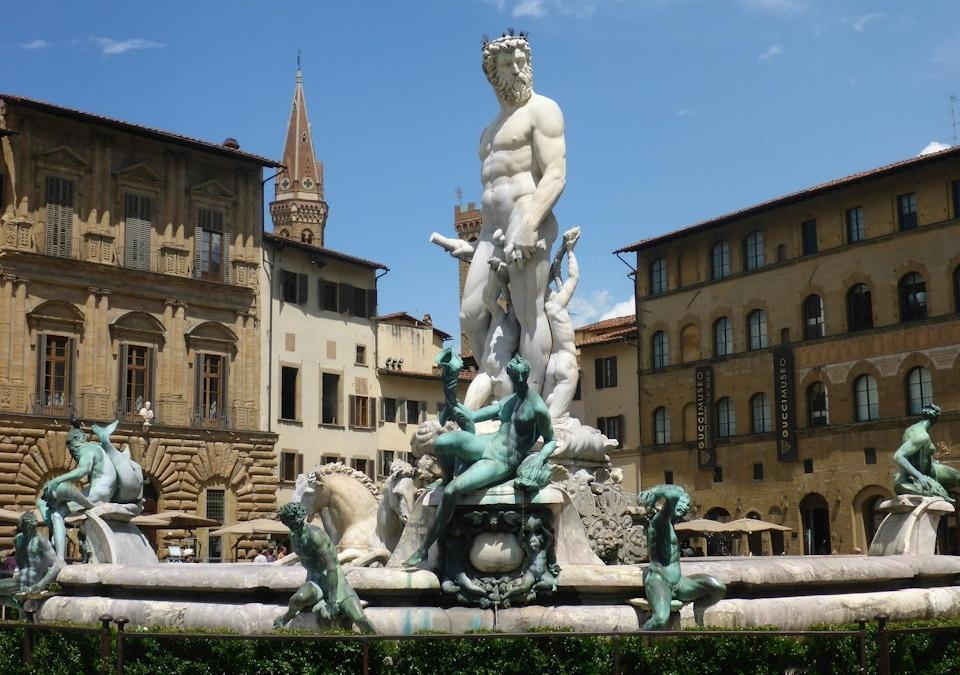 摸一下5000欧......[捂脸]
《卫报》：一名女子近日到意大利佛罗伦斯旅游