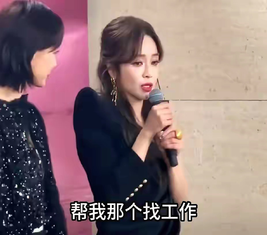 大家赶紧给侯佩岑出主意，不能让她跑了。侯佩岑《浪姐》结束发表感言时说，她今年47