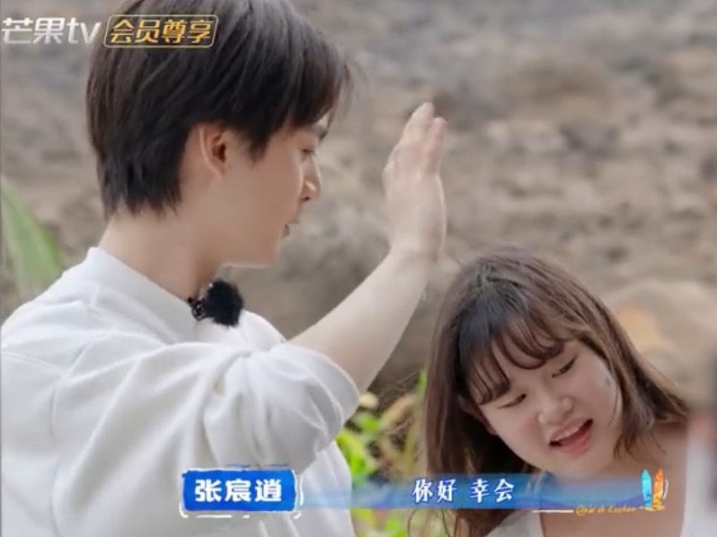 没睡醒的全红婵被迫营业没睡醒的小红宝宝就这样被迫营业了，张家齐妹妹喊小红宝宝，并