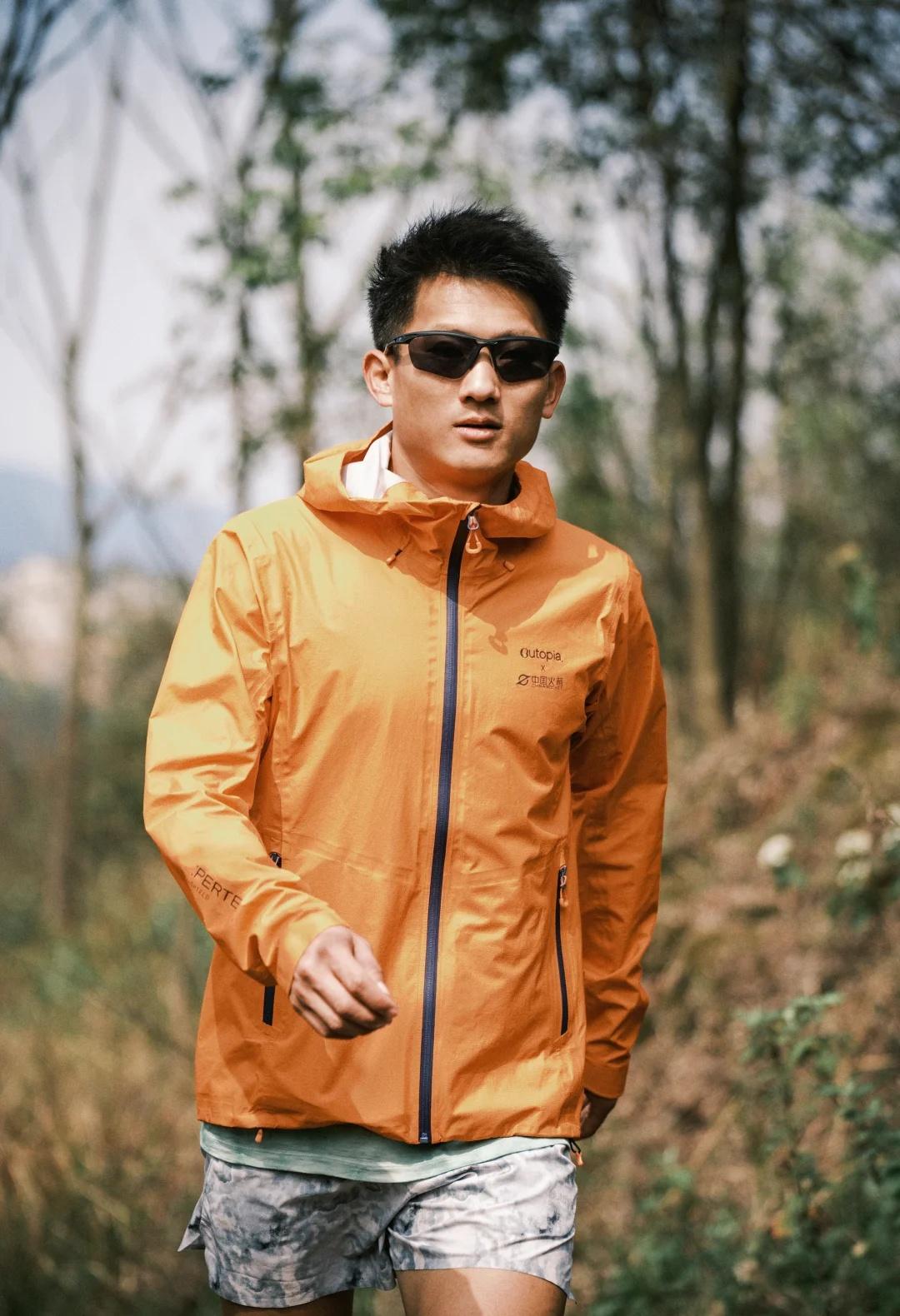 被问：登山穿短裤会冷吗？
春天的阳光明媚，万物复苏的迹象已经非常的明显，每一口呼