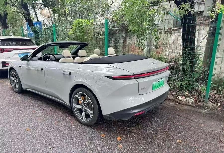 现在流行敞篷车？Ai无所不能[跪了][跪了][跪了] ​​​