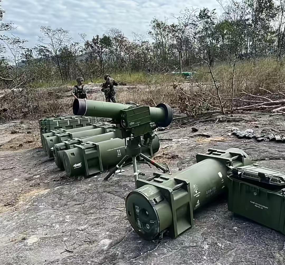 柬埔寨根本不是泰国的对手，大量先进反坦克导弹，还没使用，就被泰军缴获。可惜柬军士