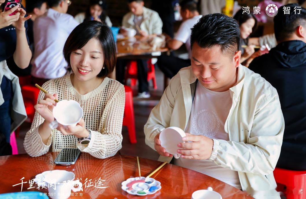 谁说车只能是代步工具，它也可以是承载每一程热爱的出行搭子，在婺源的晒秋古村，享界