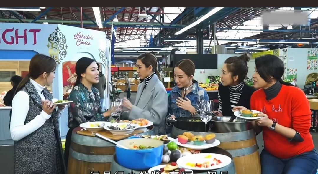 不知她们怎么吃下去的，这样看着太没食欲了。
