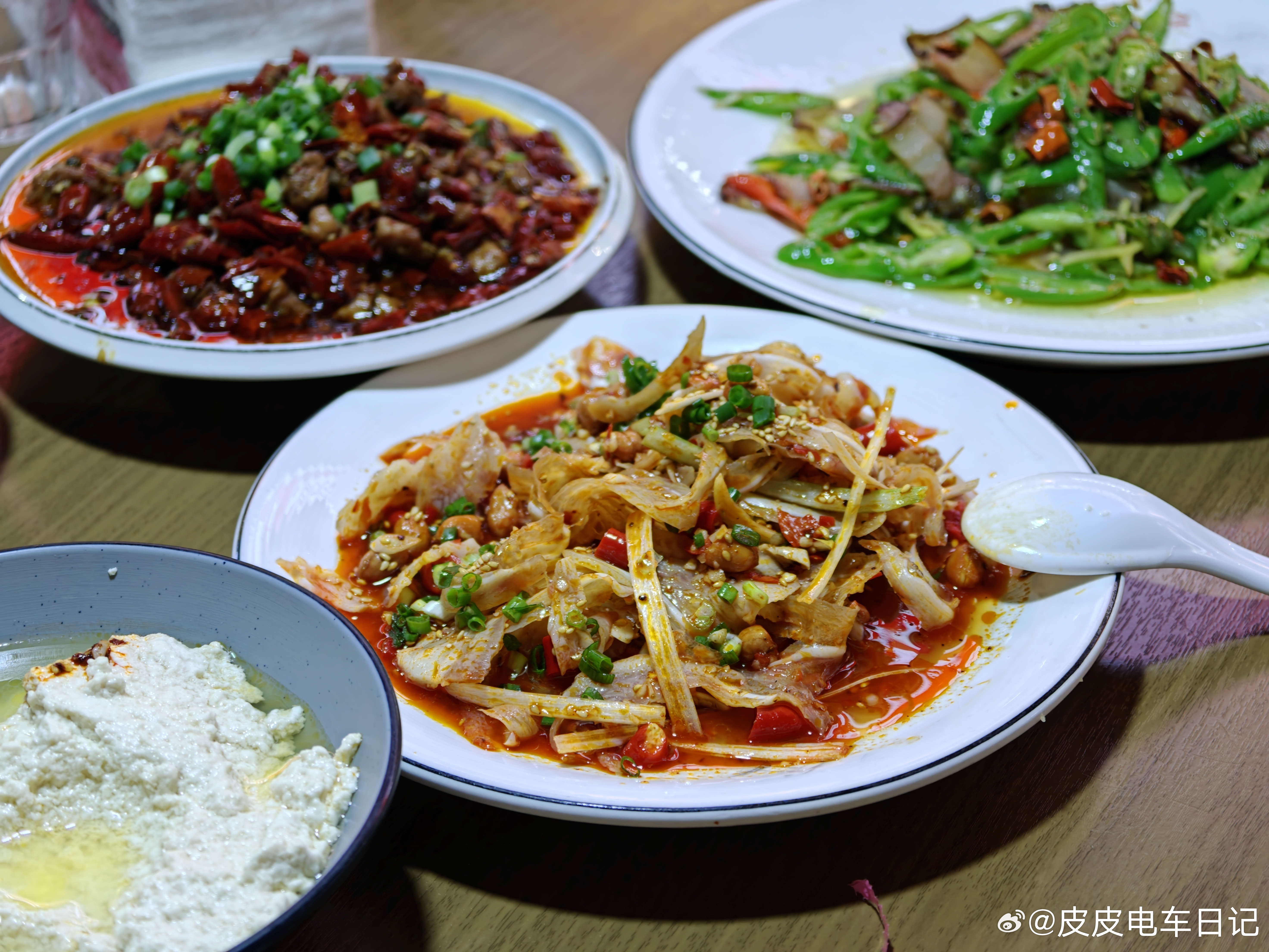 减脂期一周一次的放纵餐，这次选择了川菜，着实下饭了，连干三碗，导致今晚的有氧运动