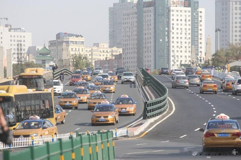 别再将吃喝玩乐视为人脉！高质量社交的真相，仅这3条。
 
       真正的朋