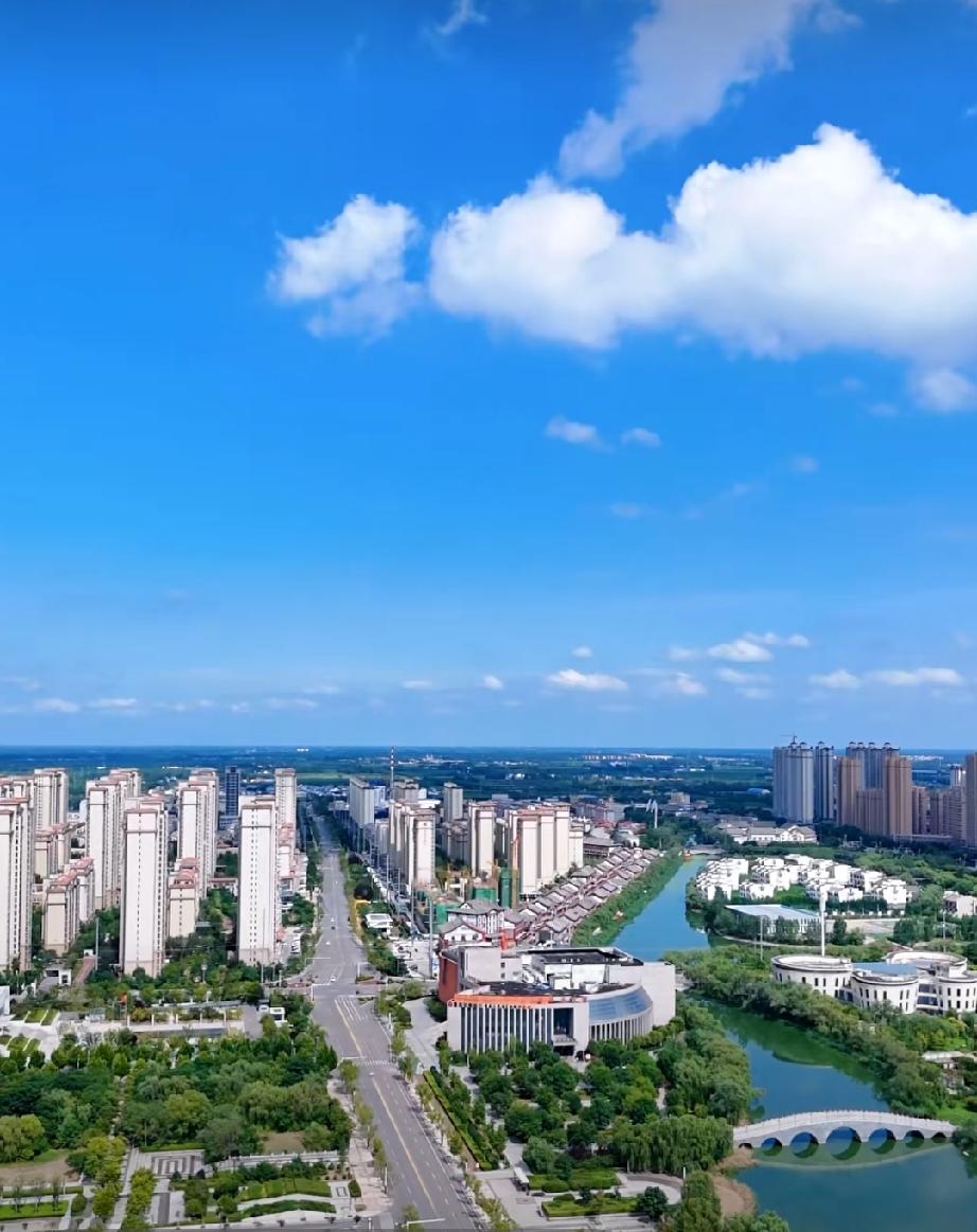 大美曹县蓝天白云

2026年7月28日早晨随拍于曹县人民公园