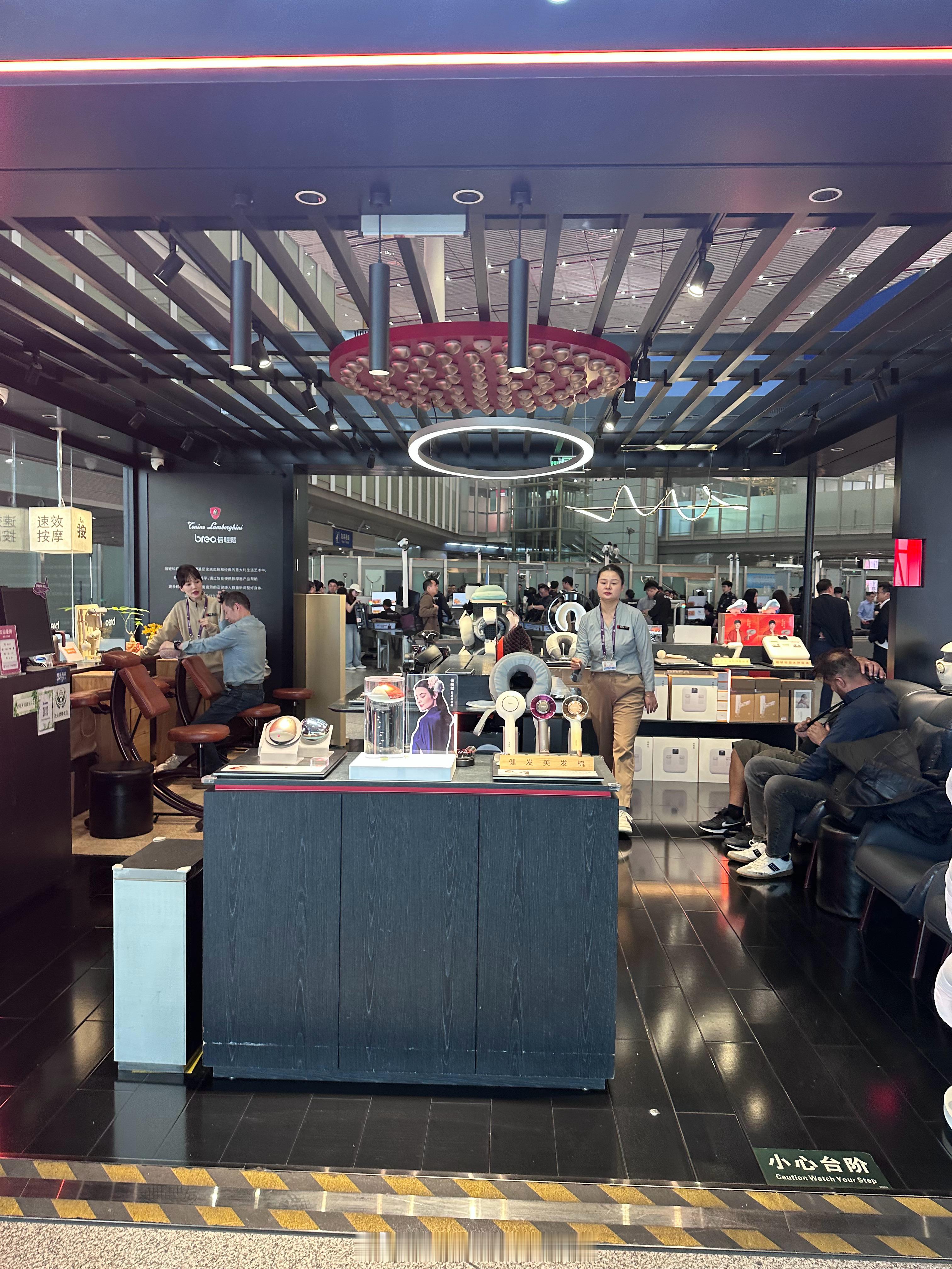 兰博基尼和倍轻松联名？跑车和眼罩？这是开车时害怕的话戴上眼罩？ 