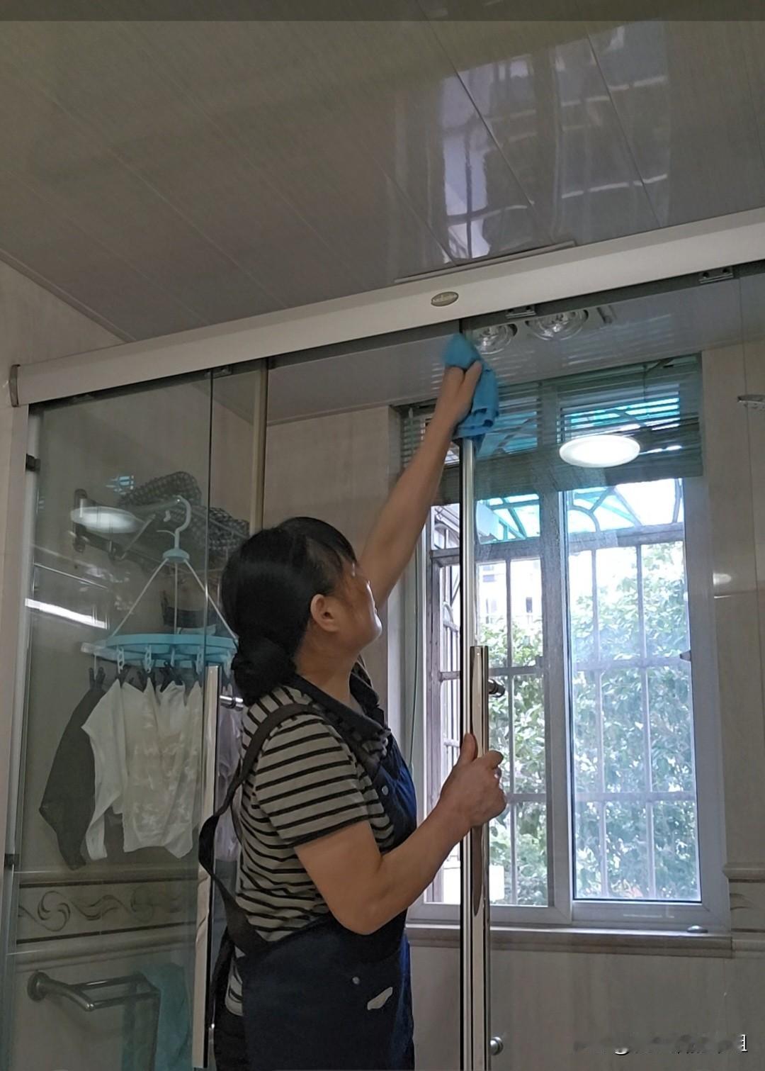 中午，客户给我发消息，让我下午去他家打扫时帮她办件事，没想到这老天爷却不给我帮忙