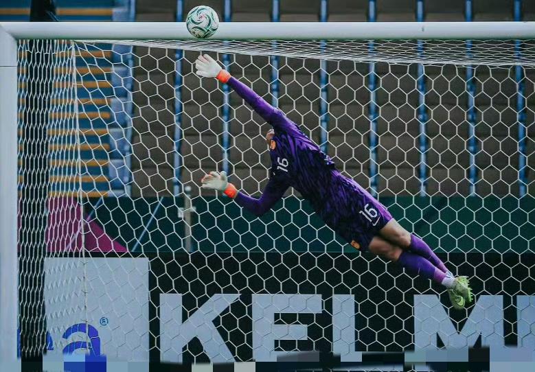 李昊：赢球的感觉超爽，目标是走到最后。这是U23国足淘汰乌兹别克斯坦赛后，他接受