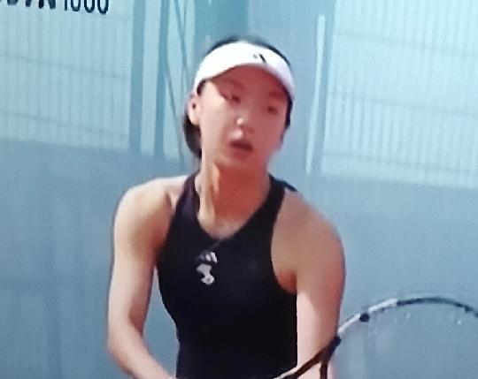 王欣瑜马德里红土首秀1-2遭逆转，首轮出局！
       北京时间4月23日晚