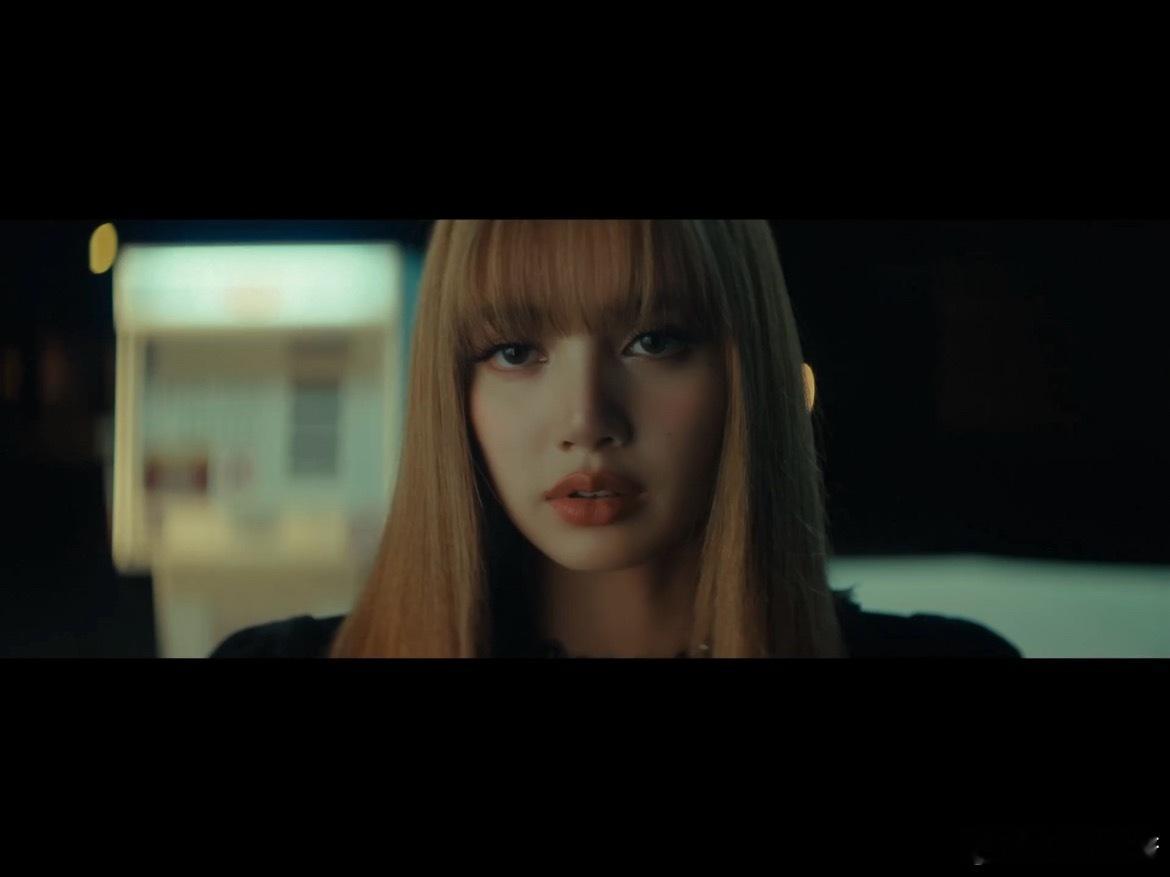 好深情的眼神LISA[超话] ​​​