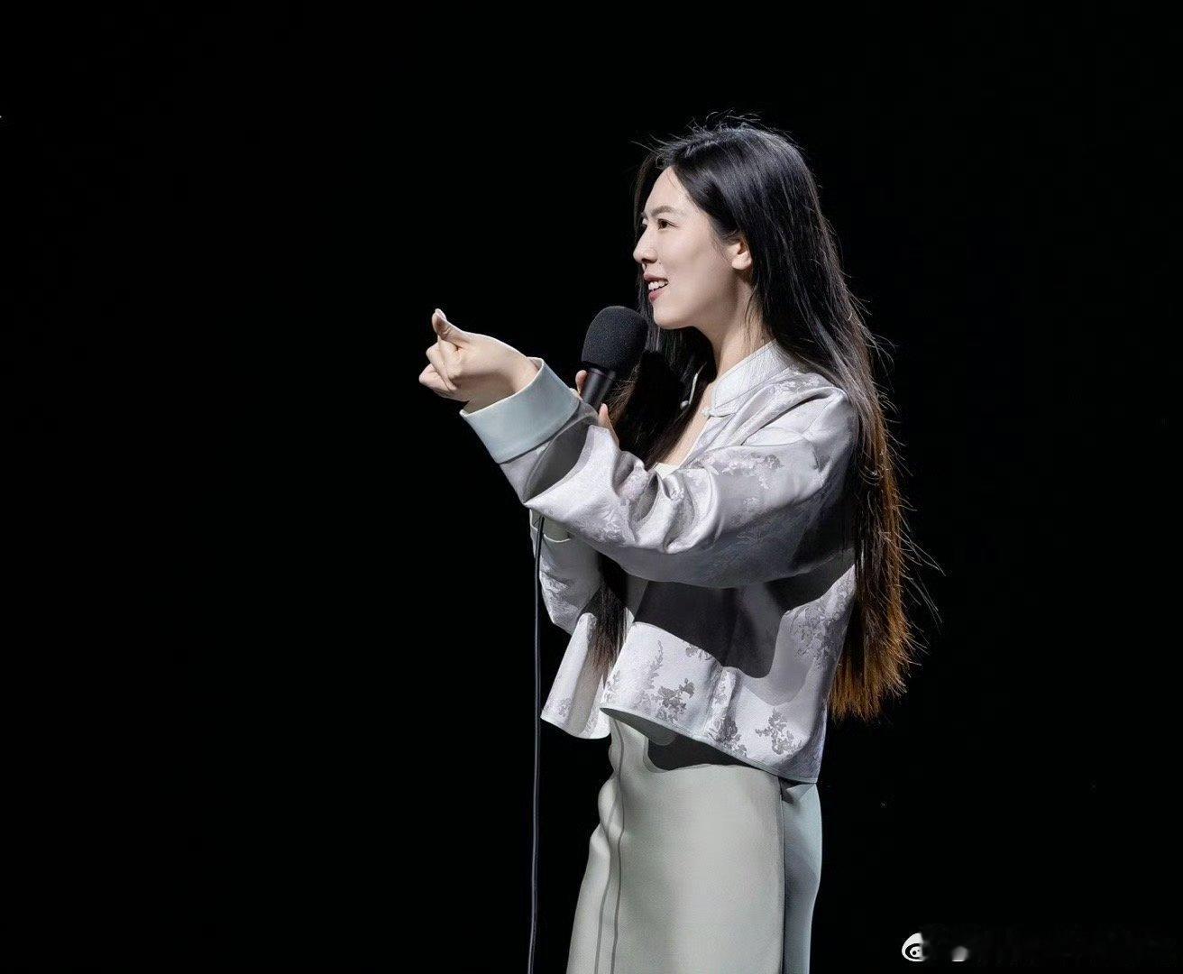 唐香玉不光克夫也克亲戚了喜剧之王单口季 唐香玉进阶了！从“克夫”到“克亲戚”，用