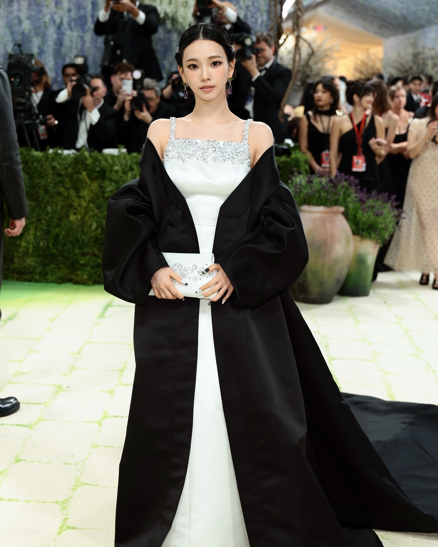 MetGala｜2026MetGalaKarina柳智敏身着Prada定制礼服亮