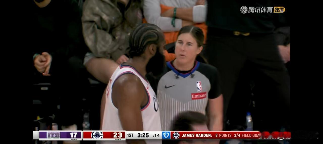 卡乔丹伦纳德半场就砍下26分！哈登都有时间场上找女裁判聊天了？快船突然就变成了能