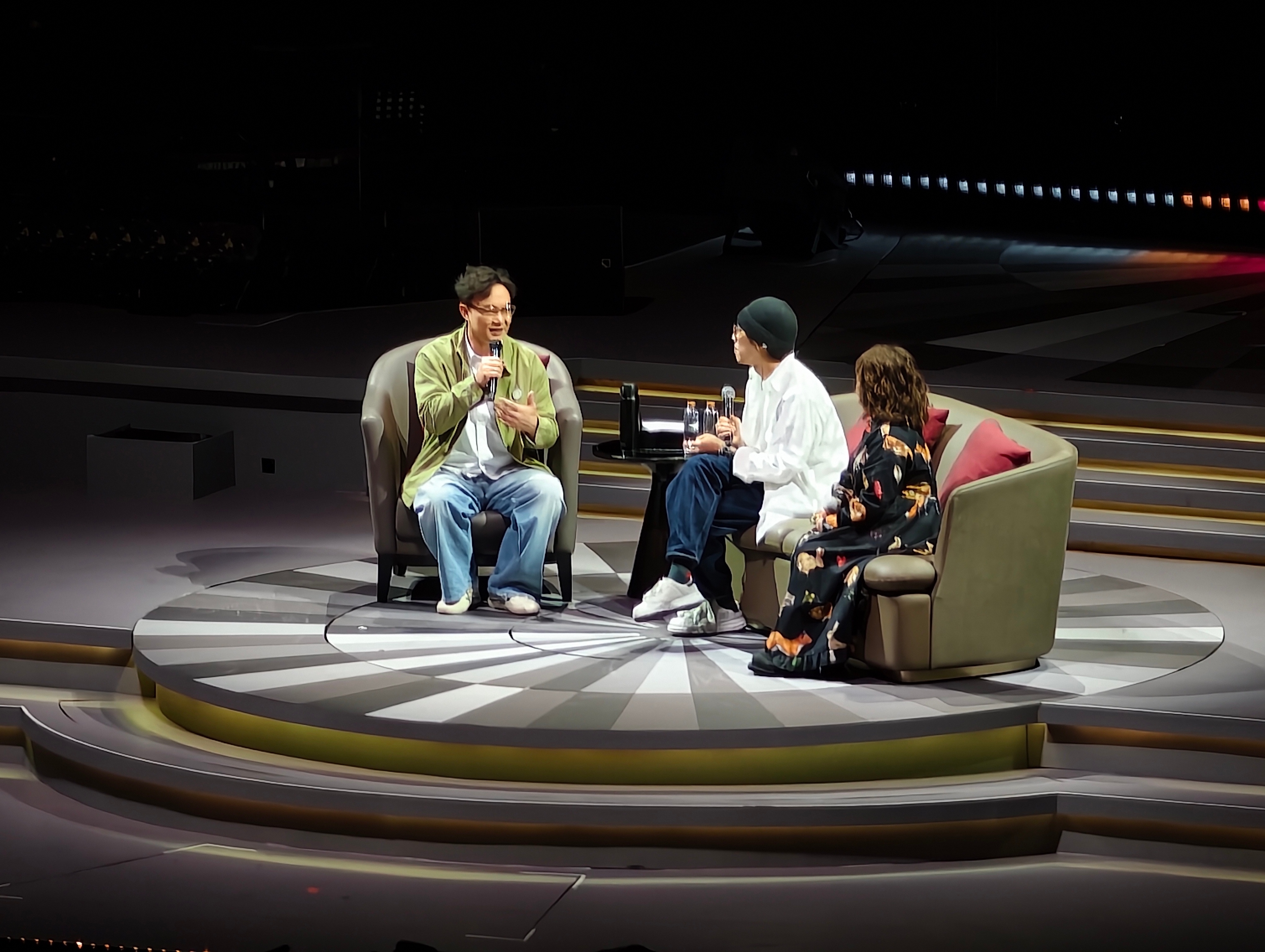 老公以后这种吹水分享会能不能多办几场[泪][泪][泪]陈奕迅[超话]陈奕迅fea