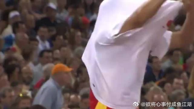 网友给奥运冠军刘翔做职业规划 刘翔2015年退役后长期挂名上海体育局团委副书记，