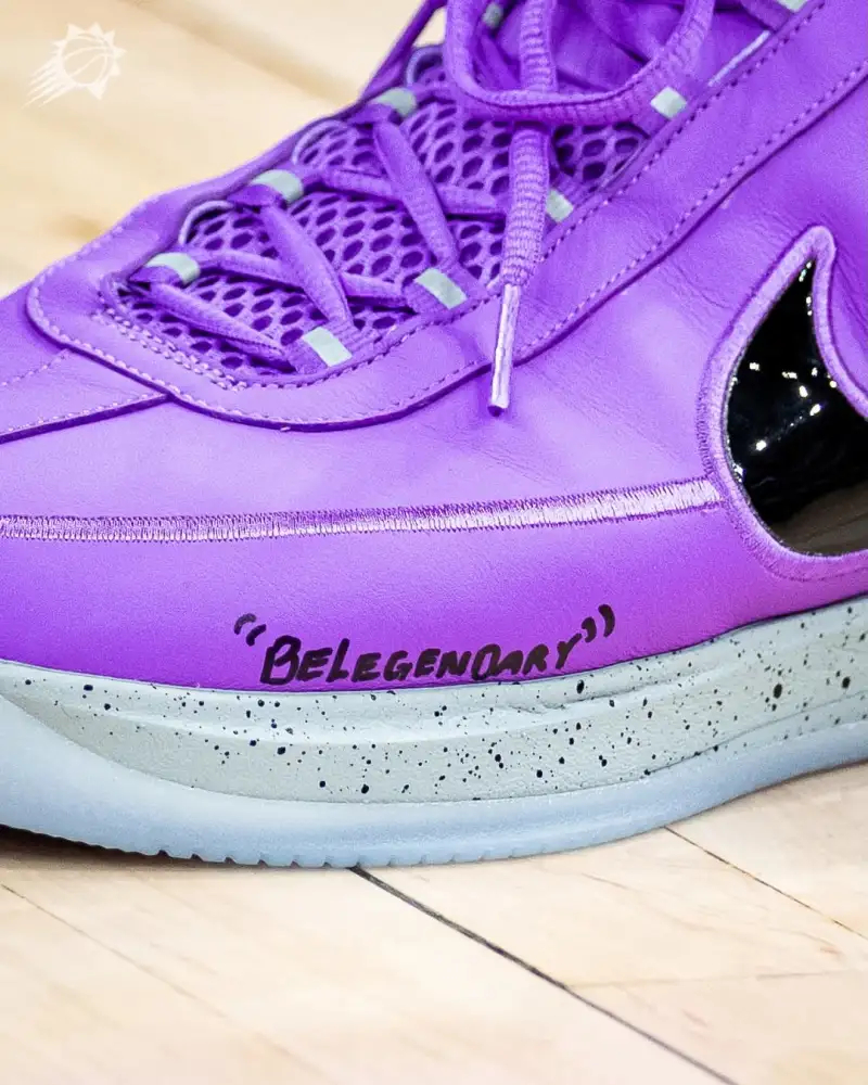 【🏀🔥 成为传奇！布克脚踩紫色BOOK2，传承科比精神🌌】今日NBA常规赛