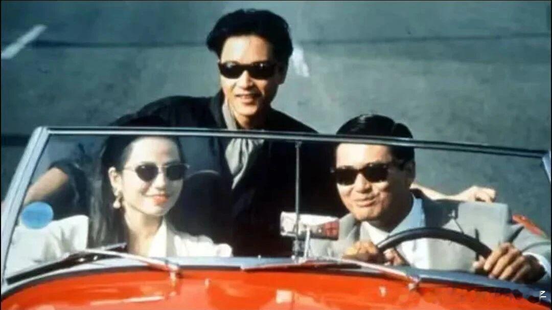 1991年由吴宇森执导，周润发、张国荣、钟楚红主演的香港经典侠盗动作片《纵横四海