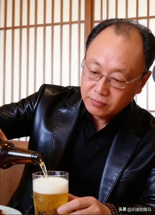 《感怀》

文/范圣嘉

几度沧桑半生闲，
浮生聚散如云烟。
相逢且尽杯中酒，