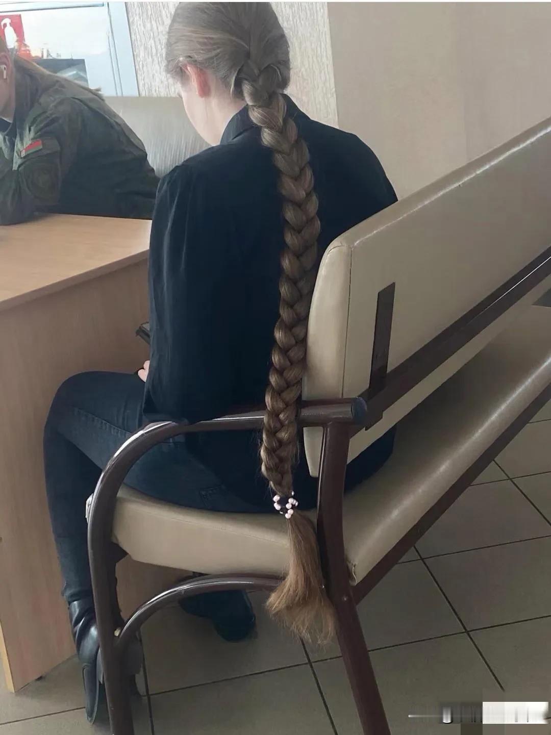好久没见过这么长的发型了