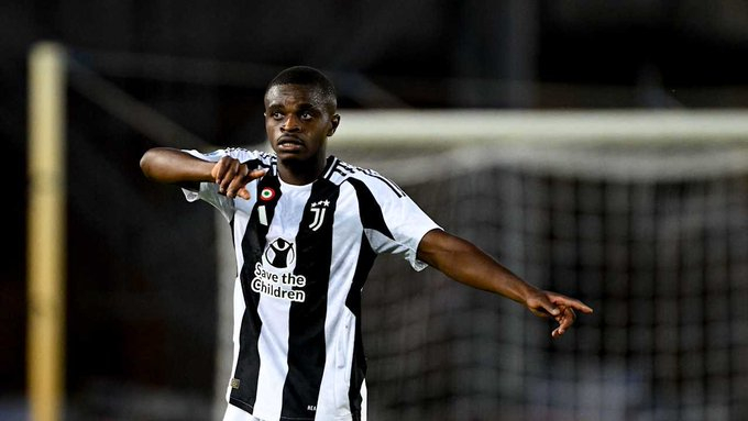 都灵体育报曼联球探在最近尤文图斯与国际米兰的比赛中观看了卡卢卢的比赛，并考虑在夏