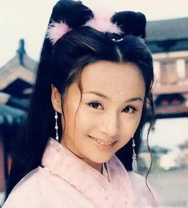 曹颖[超话]曹颖 白月光乘风2025当我们回忆起童年时光，总会想起曹颖的身影。她