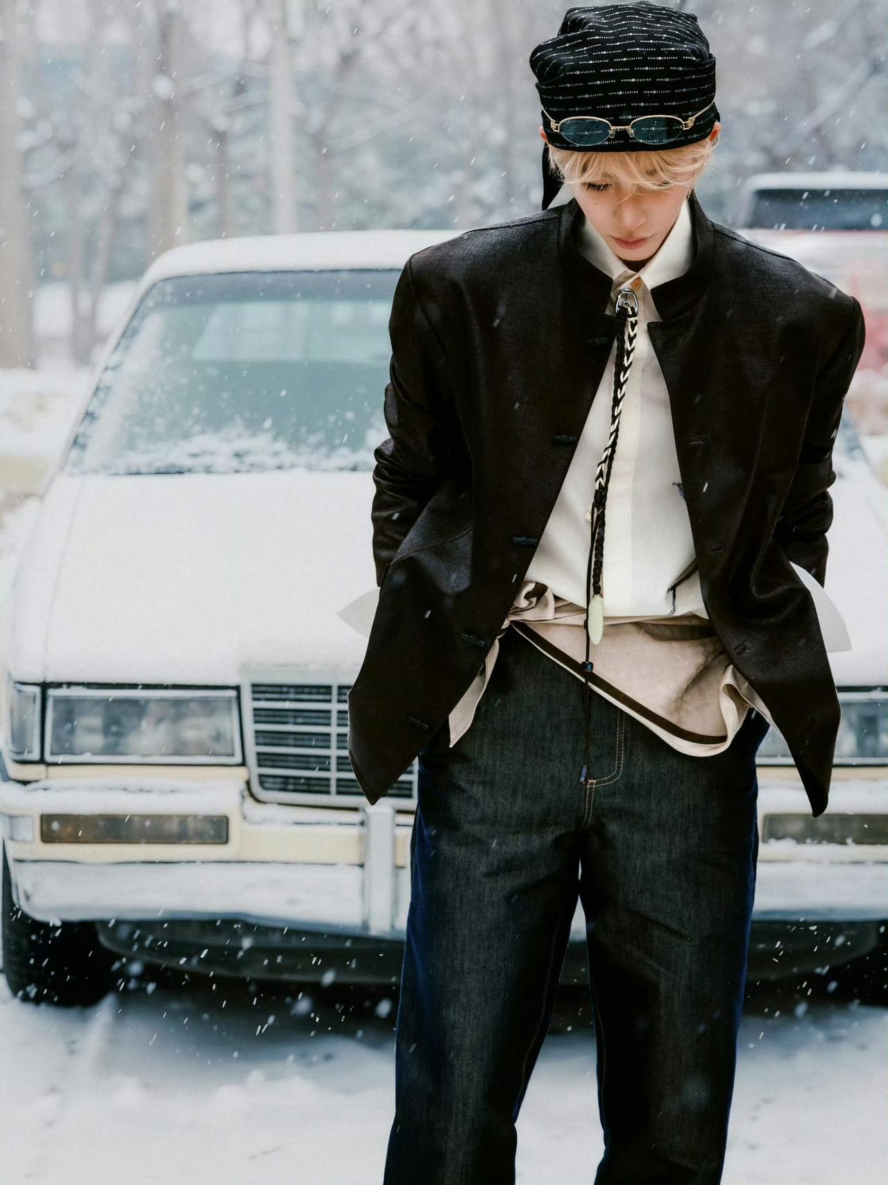 打破模板！刘宇头巾造型杀疯了，在同质化审美里杀出重围✨
 
在男明星造型高度同质