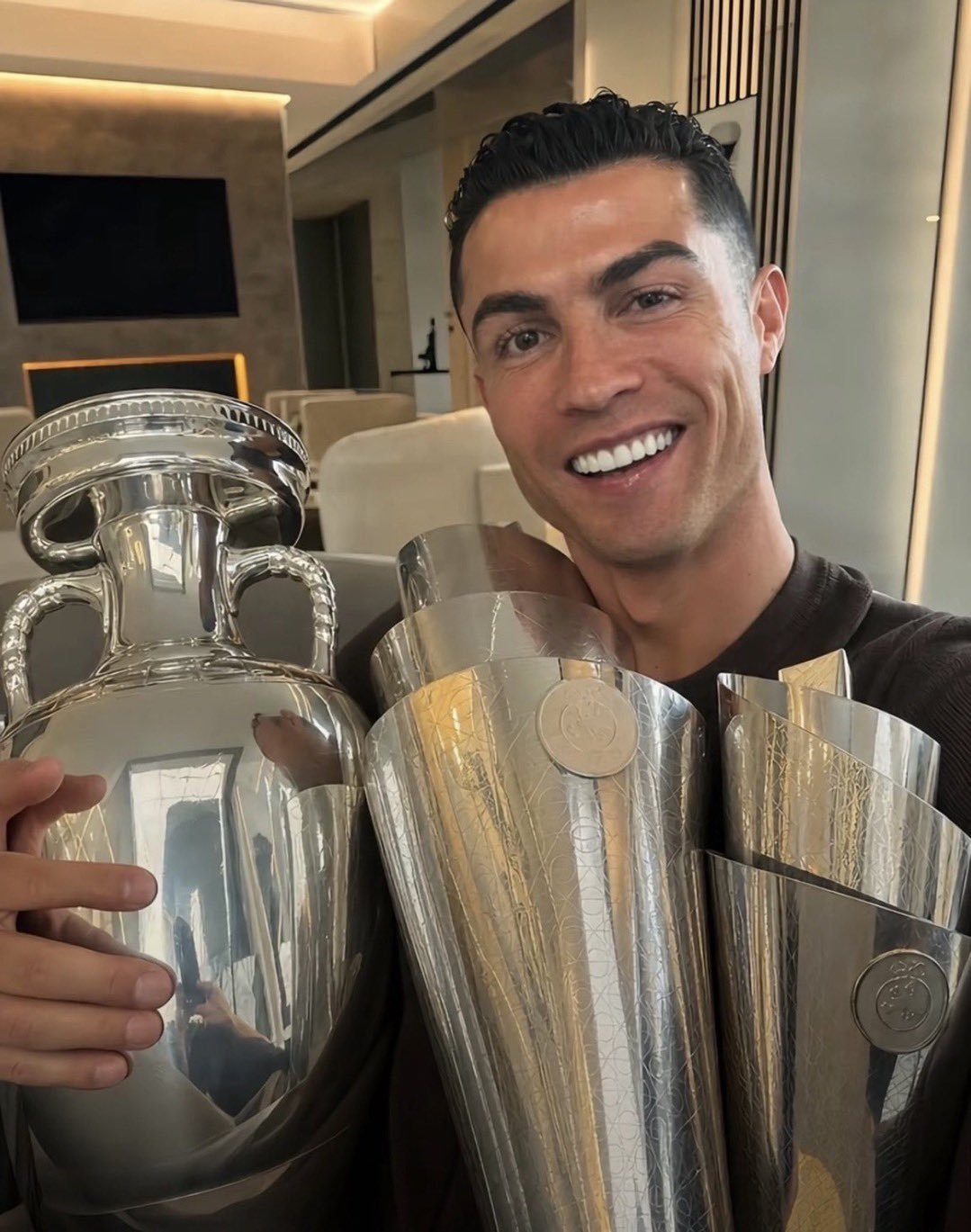 🇵🇹 克里斯蒂亚诺・罗纳尔多时代之前的葡萄牙：🏆 0 座大赛冠军🥈 1 