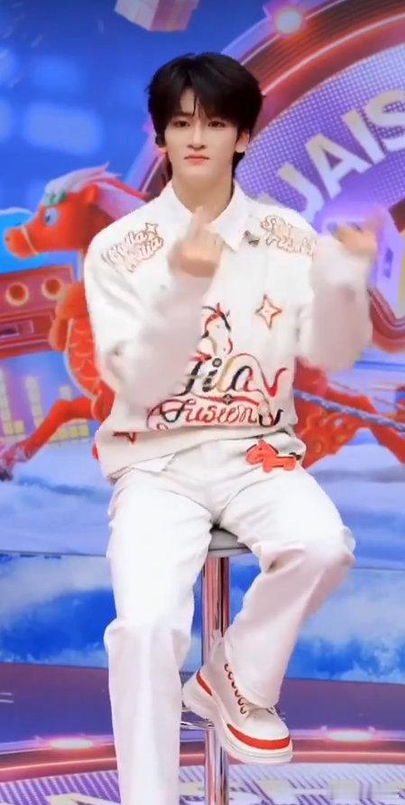 邓佳鑫cha弥渡山歌谁被邓佳鑫的弥渡山歌拿捏了！又甜又乖又灵动，萌到心坎里！邓佳