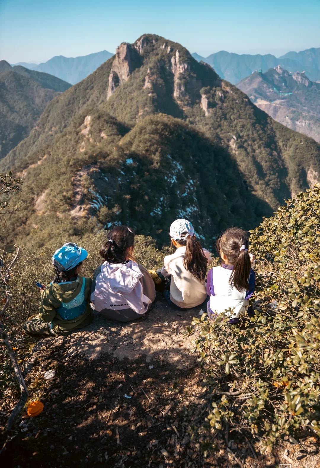 马岭古道你别太过分！实在是太好玩了！
为了马岭古道一峰九崖的雪景，
大清早开车2