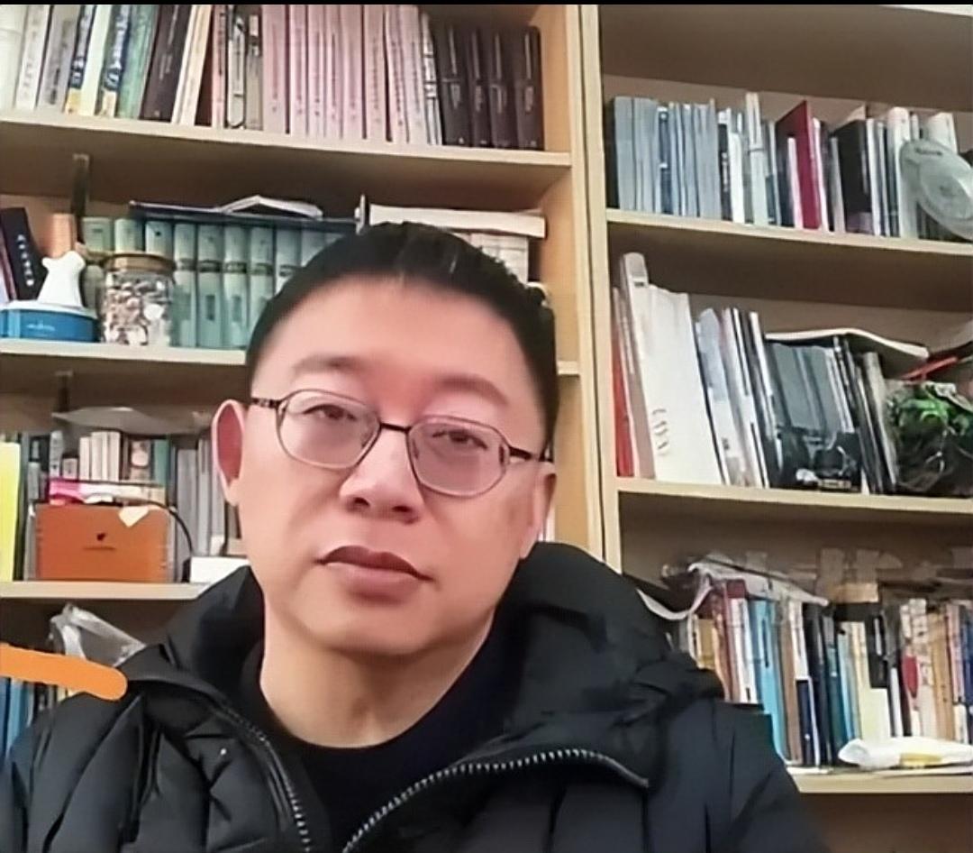 最近刚看了看“两岸园桌派”这个节目，大陆邀请了沈逸、金灿荣、高志凯，台湾邀请了郭