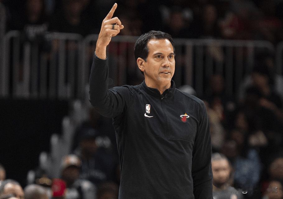 热火这赛季简直是坐了过山车啊！季前赛那叫一个惨，0胜6负，一场都没赢，当时估计好