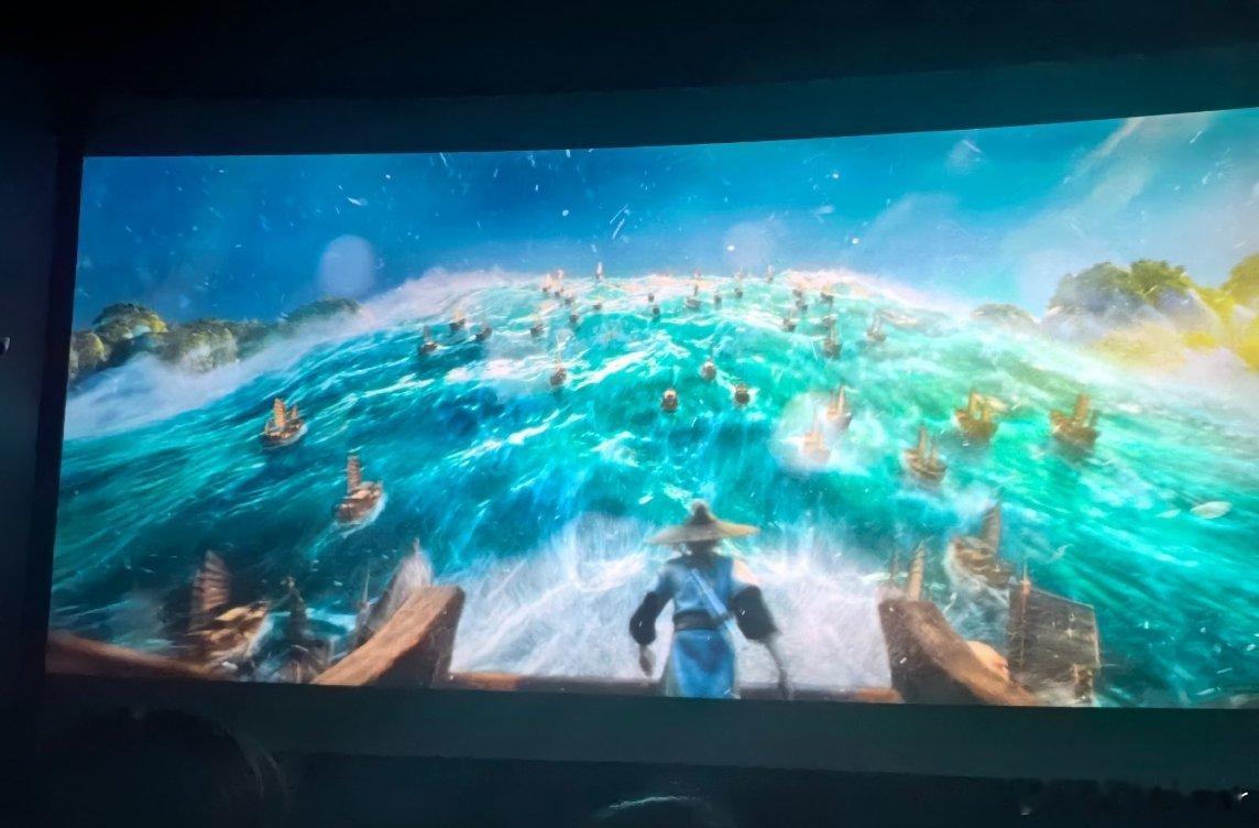八仙排片暑期档惊喜黑马诞生！超前点映拿下三千多万票房，上座率持续领跑，院线迅速增