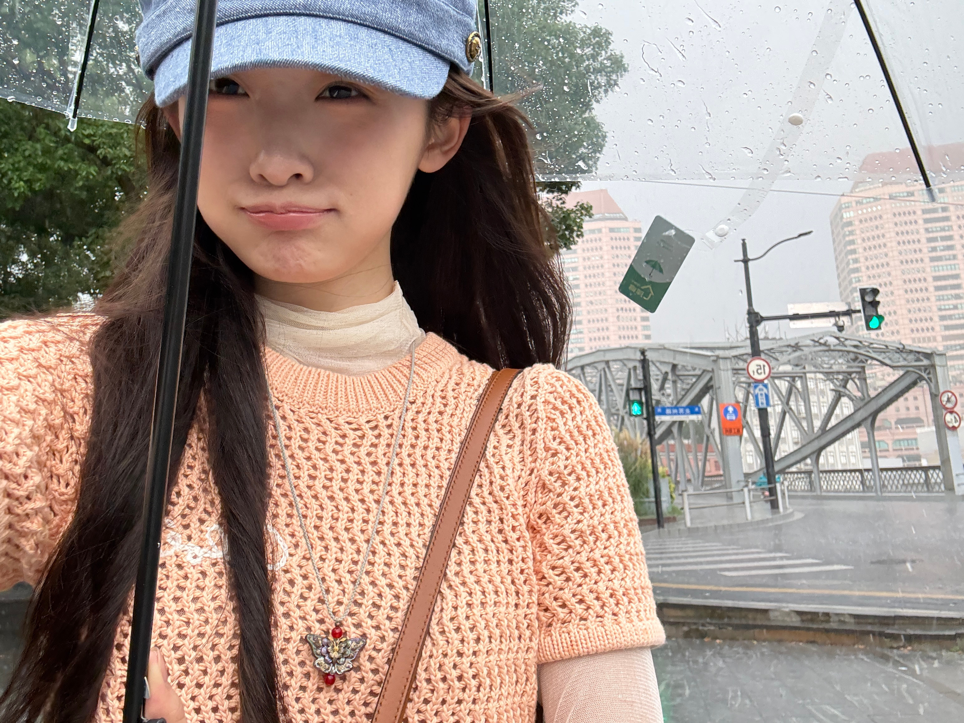 📍「shanghai」🚶🏻♀️walk一半开始下暴雨⛈️啊啊啊一条plog
