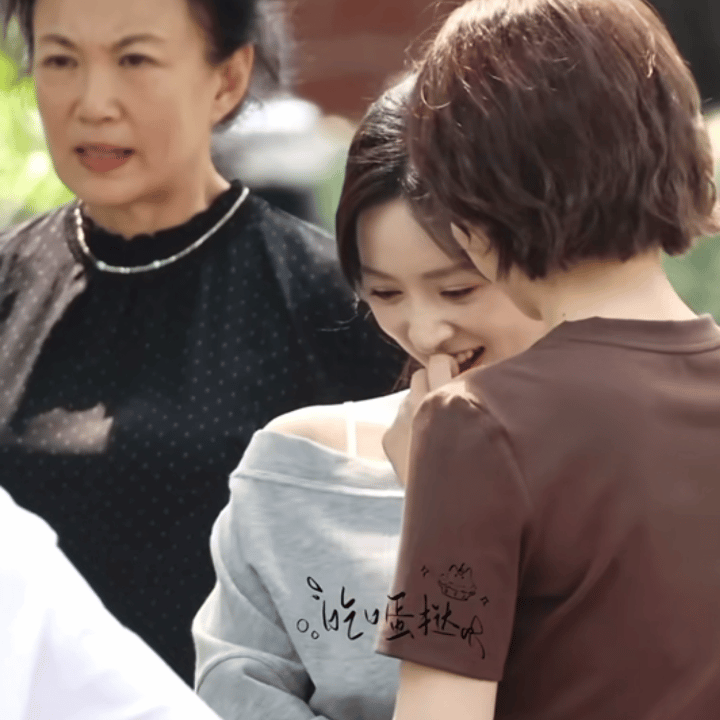 有两个人颧骨升天哈哈哈哈沈月周渔