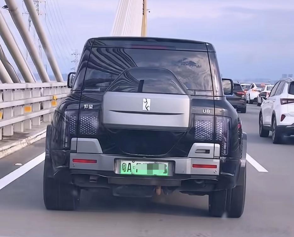 宽体宽胎U8，像坦克堡垒，就是绿牌很出戏仰望u8汽车资讯我与汽车的日常