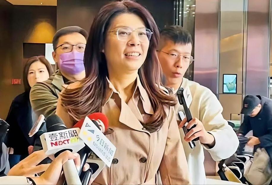 郑丽文真是太厉害了，张亚中又被委以重任。为傅崐萁修改两年条款；为蔡正元颁授“最高