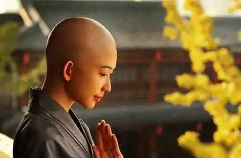 南宋的状元张孝祥一次借宿尼姑庵，看上一妙龄女尼，写诗求爱，反被女尼回敬嘲讽。后来