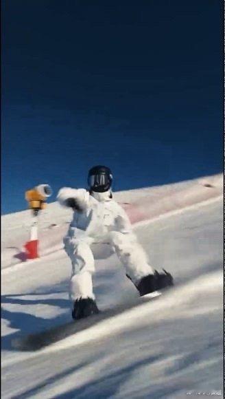 别人帅了一阵子吴彦祖帅了一辈子真不是夸张，多少人靠造型滤镜昙花一现，只有他，不管