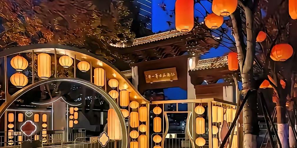 某州把过年的红灯笼换成黄灯笼，这事儿可不能轻描淡写地当成审美问题。红灯笼那可是咱