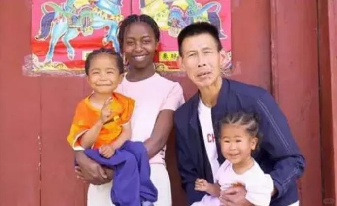 回首过去的一年，菲利丝完成了4件大事，让人佩服：
	
第一件：新房子竣工
很多菲...