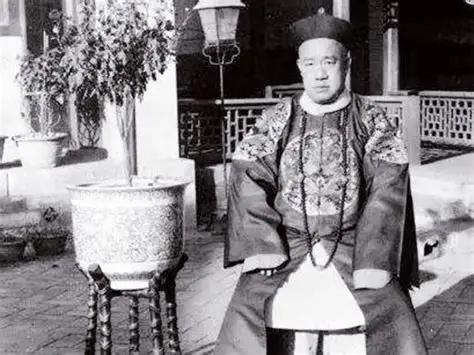 1922年，旅顺，一个穷困潦倒的老头咽了最后一口气。他叫善耆，末代肃亲王，清朝八