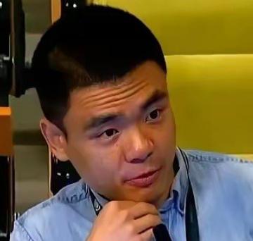 中国记者徐德智在联合国会场站起来，只问了日本代表两个问题。谁炸的日本？为什么炸？