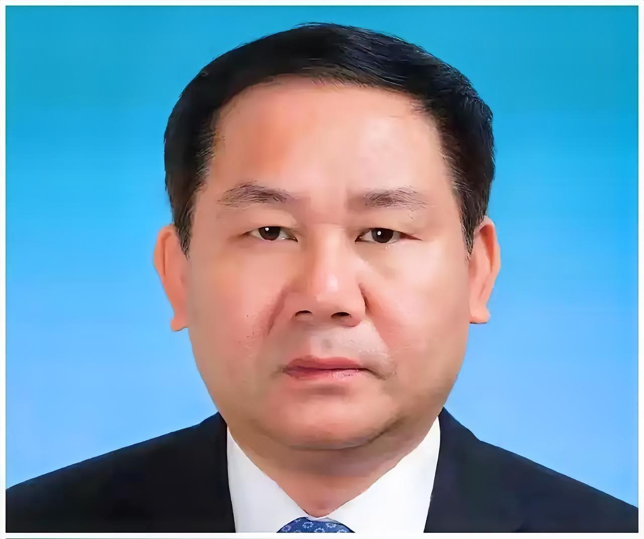 ……就在刚刚，看到【白平和】被查的消息后，心里挺不是滋味的，因为结合他的履历，在