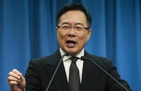 美军方曾放话，若中国对台发动武统并划设禁航区，美方将击沉中方军舰。

蔡正元没接